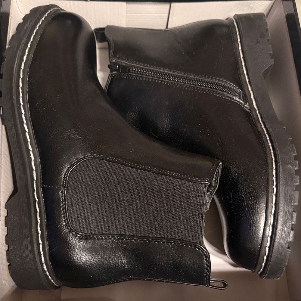 Black Leather Women’s Boots 8.5 NIB